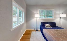 Charming House W/ Wi-Fi + Self Check-In
